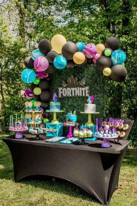 Amazing ideas for a Fortnite Party you will never forget!    Gearing up for an epic Battle Royale? These amazing Fortnite Birthday ideas will get you set for an adventure your little gamers will never forget.  Whether you are a stud DIY crafter or just need some quick links for things to grab...we have got the loot Llamas you are looking for! Everybody Fortnite Dance! #birthday #partyideas #boy #boyparty #lootllama #llama #fortnite #videogame #battleroyal #battleroyale #kidbirthday #party Fortnite Birthday Party, Teenager Party, Fortnite Party, Video Games Birthday Party, Fortnite Birthday, Boy Birthday Party Themes, Video Games Birthday, Dessert Party, Birthday Party Tables