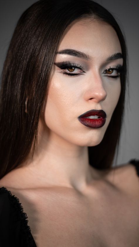 Morticia Addams makeup Wednesdays Costumes, Morticia Makeup Halloween, Morticia Eye Makeup, Morticia Addams Makeup Tutorial Make Up, Morticia Inspired Makeup, Morticia Addams Inspired Makeup, Easy Morticia Addams Costume, Wednesday Halloween Makeup, Female Gomez Addams Costume