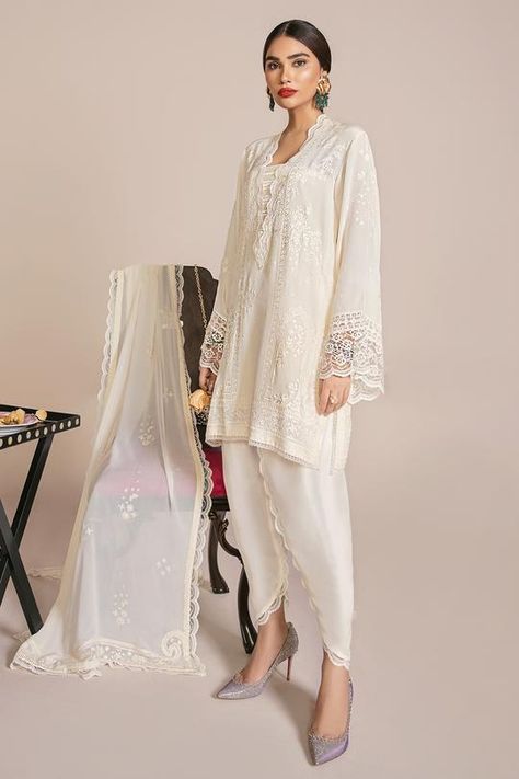 Lace Kurti, Tulip Shalwar, Functional Dress, Mode Batik, Baju Kahwin, Nikah Outfit, Kebaya Modern Dress, Pakistani Party Wear Dresses, Beautiful Neck