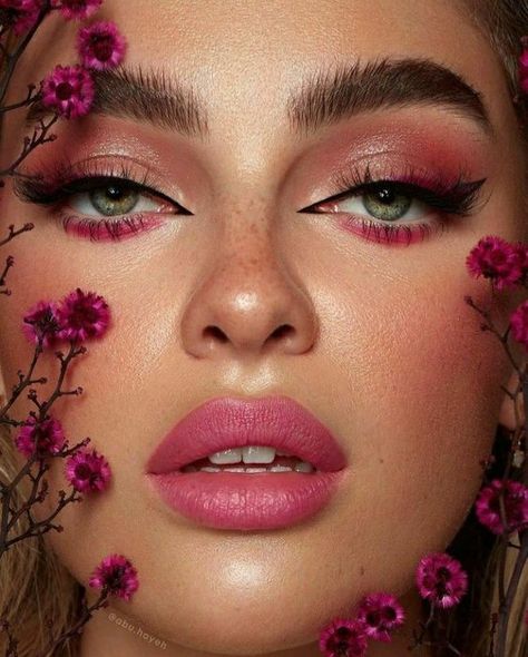 Fun Makeup For Brown Eyes, Makeup Brand Shoot Ideas, Creative Makeup Photography, Floral Editorial, Floral Shoot, Vogue Shoot, Makeup Shoot, Summer Makeup Trends, Maquillage On Fleek