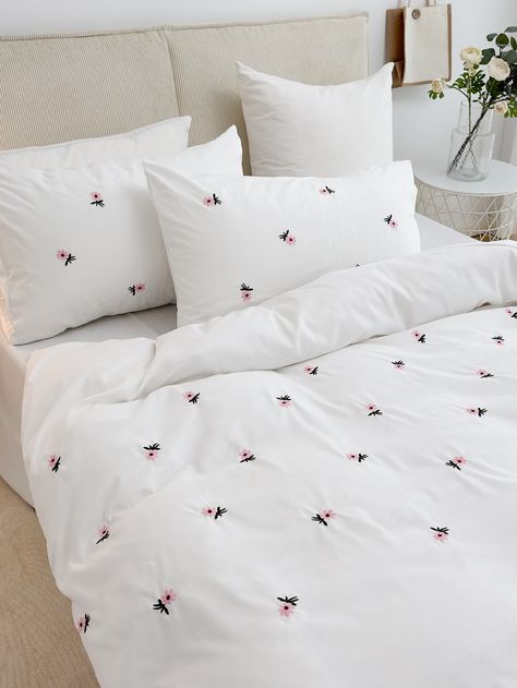 White Modern Collar   Floral  Embellished   Home Textile White Bed Sheets Ideas, Embroided Bedsheets, Bed Sheets Ideas, Embroidered Sheets, Bed Cover Design, Embroidered Duvet Cover, Designer Bed Sheets, Embroidered Bedding, Interior Design Bedroom Small