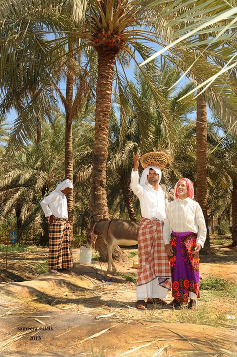 Farms in Saudi Arabia Qatif Saudi Arabia, Saudi Arabia People, Alula Saudi Arabia, Saudi Culture, Ksa Saudi Arabia, Middle East Culture, Saudi Arabia Culture, Outdoor Dinner Parties, Arab Culture