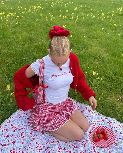 🍓 will be a strawberry girl all spring and summer 🍓 | Instagram Strawberry Coquette Aesthetic, Strawberry Farm Outfit, Strawberry Festival Outfits, Chlo Davie, Strawberry Aesthetic Outfit, Red Birthday Photoshoot, Red Summer Aesthetic, Coquette Outfits Aesthetic, Casual Instagram Pictures