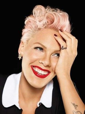 Pink is in Australia for an 11-week tour. Beth Moore, Alecia Beth Moore, Pink Singer, Color Rubio, A Girl Like Me, Corte Pixie, Pop Punk, Woman Crush, Up Girl