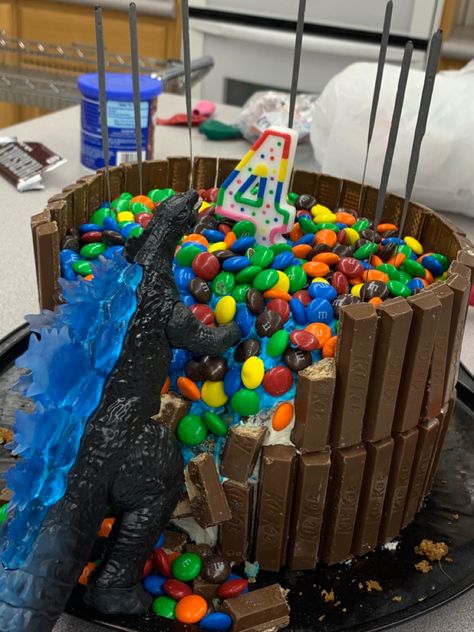 Kaiju Party Ideas, Godzilla Cookies Decorated, Godzilla Birthday Party Cake, King Kong Vs Godzilla Cake, Godzilla Cake Ideas, Godzilla Party Ideas, Godzilla Birthday Cake, Creative Cake Ideas, Godzilla Cake