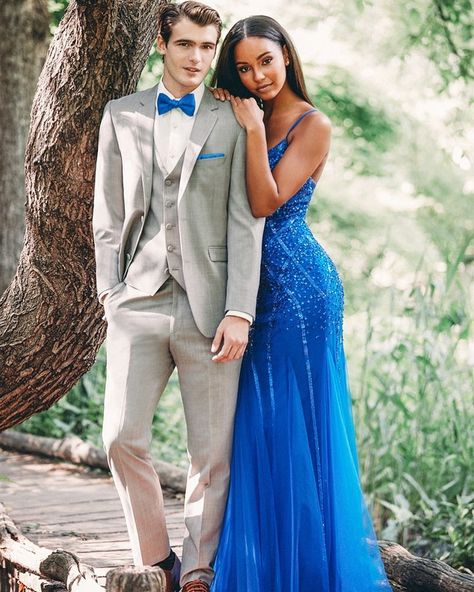 Couple Prom Pictures, Homecoming Poses, Couples Prom, Prom Photography Poses, Couple Prom, Prom Pictures Couples, Prom Picture Poses, Homecoming Pictures, Prom Tuxedo