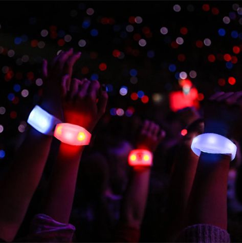 Music Festival Aesthetic, Festival Video, Led Bracelet, Festival Aesthetic, Glow Bracelets, Stage Design, Wristbands, Music Festival, Glow In The Dark