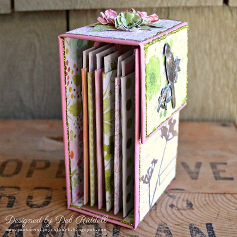 Mini Album Makers Challenge: Vertical Toilet Paper Roll Mini Album Tutorial by Deb Riddell 3d Paper Folding Templates, Mini Scrapbook Albums How To Make, Handmade Albums Scrapbooks, Mini Scrapbook Albums Tutorials, Handmade Photo Albums Diy, Mini Album Tutorial Templates, Mini Album Ideas, Diy Mini Album Tutorial, Accordian Album