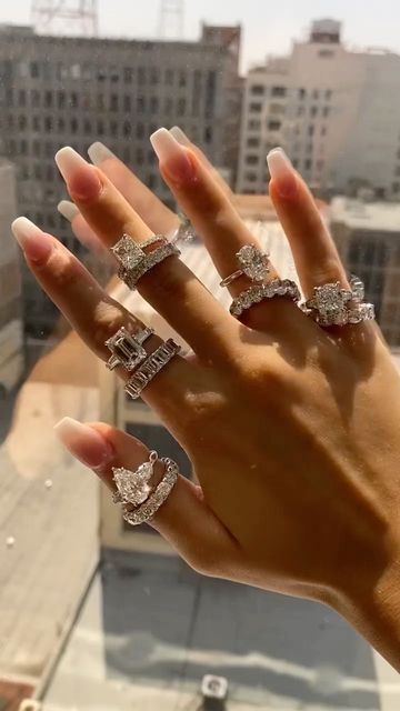 TRACEY ELLISON on Instagram: "IN CASE YOU NEEDED A BIT OF MONDAY MOTIVATION… here it is, thanks to @noble_diamond_ !!!! A handful of natural diamond rings, all shapes, to ease you into the week! Contact @noble_diamond_ for details 🔥🔥💍💍💎💎#thediamondsgirl #thediamondsgirlxnoble #noblediamond #diamond#ring #engagementring #engaged" Classy Acrylic, Ring Selfie, Luxury Purse, Classy Acrylic Nails, Natural Diamond Ring, Cartier Jewelry, Luxury Purses, Be Unique, Put A Ring On It