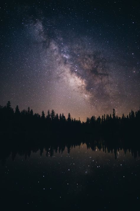 Milky Way Pictures, Milky Way Photos, Lassen Volcanic, 2k Wallpaper, Lassen Volcanic National Park, Galaxy Images, Night Sky Photography, Wallpaper Cantik, Silhouette Photography