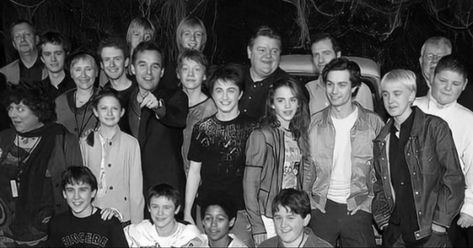 Hp Cast Funny Photos, Hp Cast Photos, Harry Potter Group Photo, Harry Potter Cast Photos, Harry Potter Black And White, Black And White Harry Potter, Christian Coulson, Harry Potter Groups, Harry Potter 9