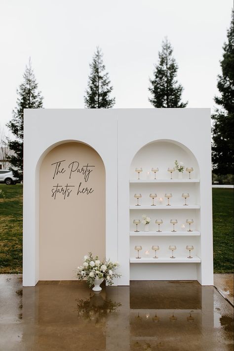 O Welcome Drink Wall, Wedding Seating Wall, Trending Event Decor, Champagne Wall Display, Unique Wedding Rentals, Conference Booth Ideas, Wedding Shot Wall, Cake Pop Wall, Champagne Table Wedding