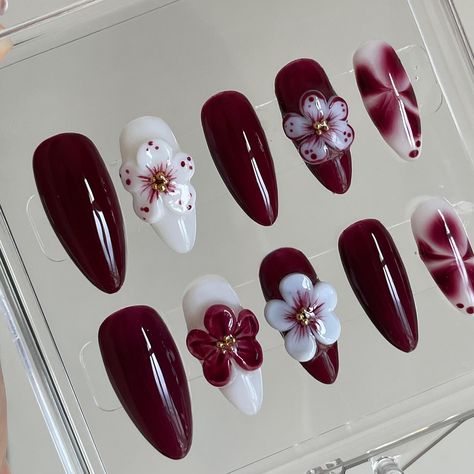 Detailed hand sculpted 3d flowers ❣️ Nail Inspiration Dark Red, Three D Nail Art, Red Flower Nails Design, Pretty Gel Nails Simple, 3d Sculpted Flower Nails, Red 3d Nail Art, 3d Flowers On Short Nails, Last Of Summer Nails, Dark Red Nails With Flowers