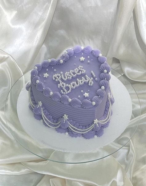 Purple Pisces cake Dark Vintage Cake, Gemini Birthday Cake, 17 Doğum Günü, Cakes Videos, Heart Shaped Birthday Cake, Heart Cake Design, 19th Birthday Cakes, Bolo Vintage, Heart Birthday Cake