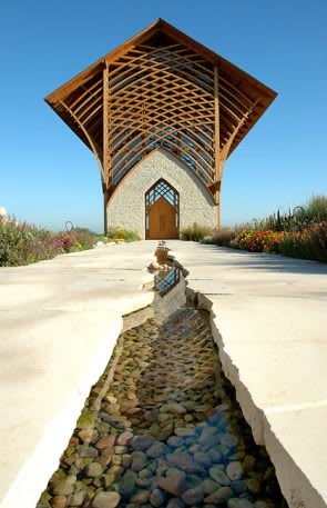 Sacred Architecture, Church Architecture, Religious Architecture, Architecture Cool, Modern Church, Vernacular Architecture, Church Design, Holy Family, Year 2000