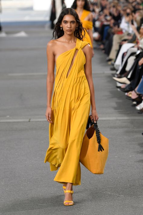 Chloé RTW Spring 2024 [PHOTOS] – WWD Croquis, Chloe Fashion, Fashion Showroom, Chloe Clothing, Stylish Summer Outfits, Runway Dresses, Runway Trends, Rayon Dress, Yellow Fashion