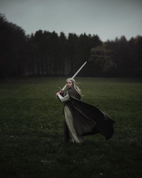 Female Knight Photography, Lord Of The Rings Photoshoot, Wood Elf Aesthetic, Knight Photoshoot, Fairytale Knight, Medieval Photoshoot, Elven Knight, Dark Academia Photoshoot, Fantasy Portrait Photography