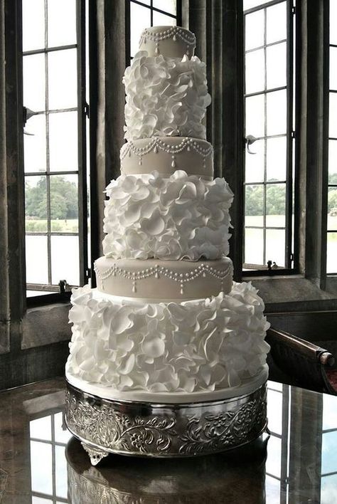 Kek Kahwin, Cakes Beautiful, Colin Cowie Wedding, Diy Napkins, Cakes Ideas, White Wedding Cake, Elegant Wedding Cakes, Wedding Cake Inspiration, Beautiful Wedding Cakes