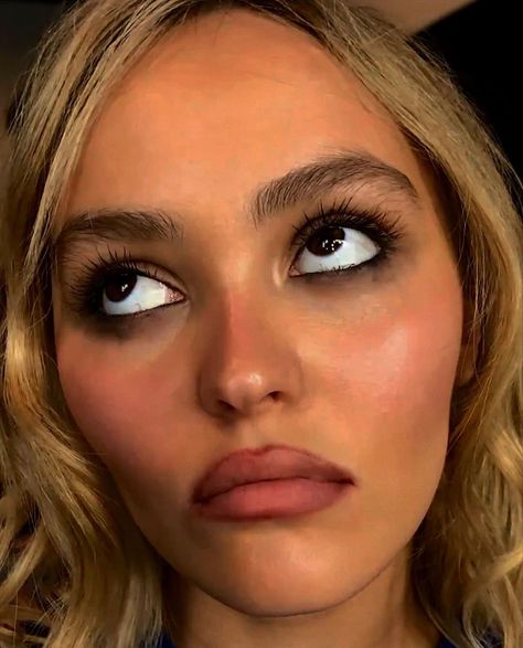 lily rose depp makeup inspo Rose Depp Makeup, Lily Rose Depp Makeup, 90s Grunge Makeup, Aya Takano, Lily Rose Depp Style, Going Out Makeup, 90s Makeup, Rose Depp, Swag Makeup