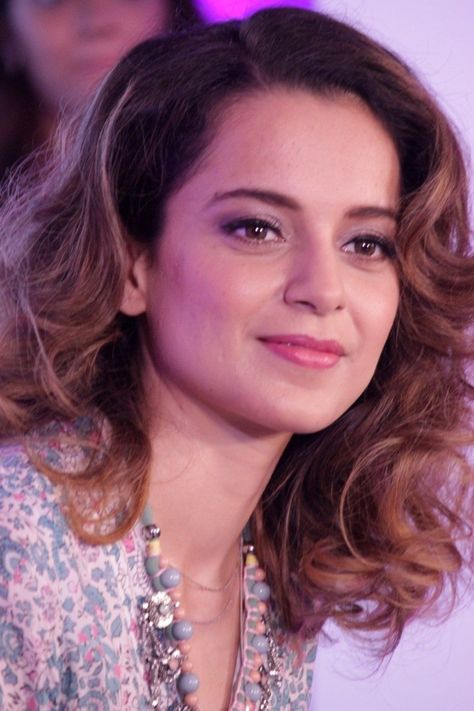 Indian Women Fashion, Kangana Ranaut, Star Actress, Wallpapers Android, Cute Couple Poses, Cute Cuts, English News, Beautiful Smile Women, Indian Celebrities