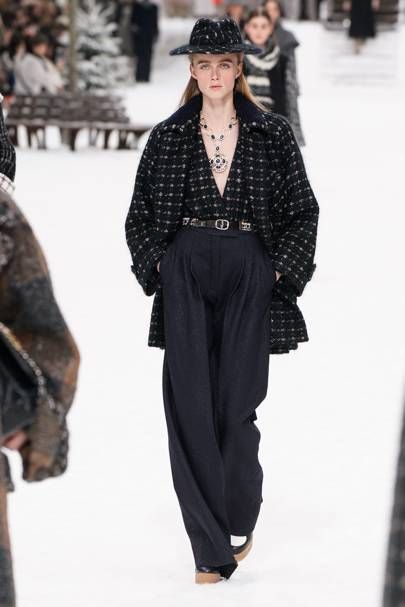 Chanel Autumn/Winter 2019 Ready-To-Wear show report Fashion Weeks, Chanel 2019, Germany Fashion, Runway Fashion Couture, Runway Outfits, Mode Chic, Chanel Fashion, Fashion Design Sketches, Fashion Show Collection