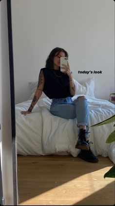 Cool Job Aesthetic, Edgy Fits Grunge, Slip Dress Club Outfit, Summer Coffee Outfit Casual, Outfit For Getting A Tattoo, Tattoo Women Outfit, Tomboy Work Outfit Summer, Edgy Womens Fashion Summer, Bartending Outfit Female Casual