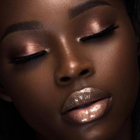 Maquillage On Fleek, Ideas De Maquillaje Natural, Make Up Tutorials, Dark Skin Beauty, Gold Makeup, Glamour Makeup, Beautiful Dark Skin, Dark Skin Makeup, Makeup For Black Women