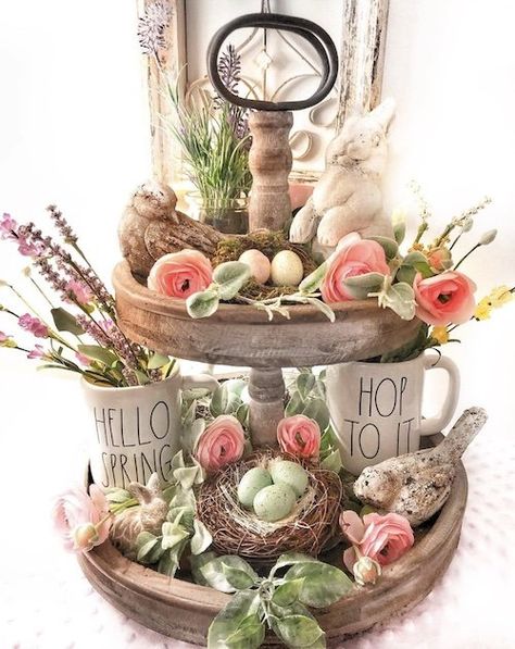 Get some inspiration for decorating your Easter tiered tray. From farmhouse Easter tiered tray decor ideas to rustic Spring tiered trays, there are plenty of Easter decorations for your tiered tray to choose from. Diy – Velikonoce, Diy Osterschmuck, Trendy Easter, Tiered Tray Diy, Easy Easter Decorations, Tray Styling, Diy Ostern, Easter Centerpieces, Spring Easter Decor