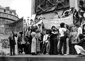 vintage everyday: Old Photos of Stonewall Riots, June 28, 1969 (and following days) Gay Rights Movement, Stonewall Inn, Stonewall Riots, Vintage Guide, Lgbt History, Trans Community, Photography History, Black Trans, London Pictures