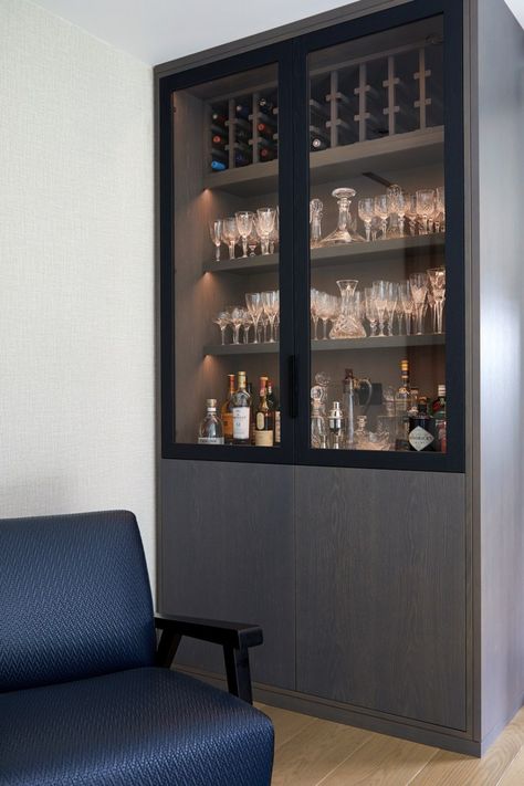 Bespoke Bar Joinery / Maidenhead - Contemporary home - InteriorDesigners.net Bar Unit In Living Room, Bar Unit For Home, Home Bar Designs Luxury, Living Room Bar Ideas, Built In Bar Cabinet, 1980s House, Coin Bar, Home Bar Cabinet, Home Bar Areas