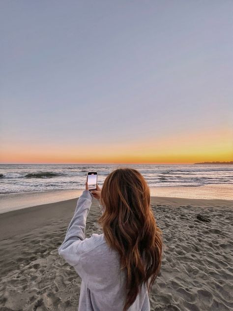 Cozy Beach Fits, Sunrise On Beach Aesthetic, Cute Beach Winter Outfits, Sunset Hoodie Pictures, Sunset Beach Photos Sweatshirt, Beach Pictures Hoodie, California Beach Picture Ideas, Cloudy Day Instagram Pictures, Beach In Winter Pictures