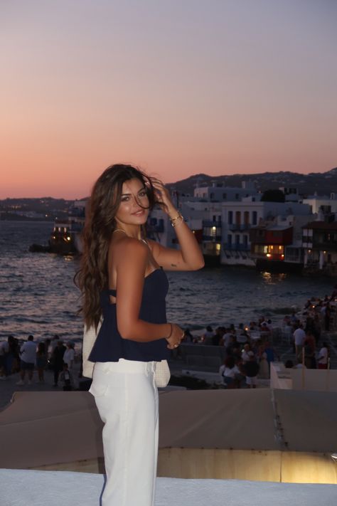 Steph Bohrer, Kendall Jenner Aesthetic, Greece Pictures, Greece Outfit, Djerf Avenue, Fall Boots Outfit, Summer Poses, Celebrity Makeup Looks, Europe Outfits