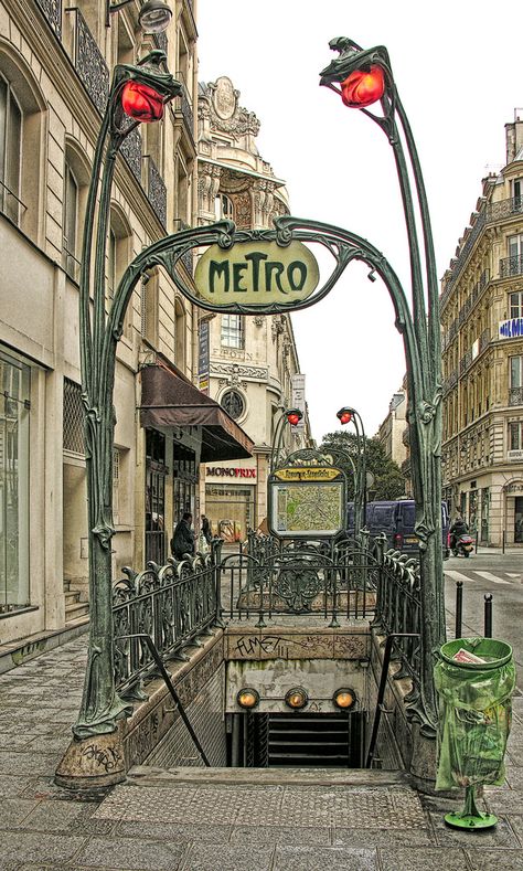 La bouche de métro Art Nouveau de l'arrêt Sébastopol Paris Travel, Art Nouveau Arquitectura, Architecture Art Nouveau, Metro Paris, Paris Metro, French Architecture, Art Nouveau Architecture, Paris Love, Paris Photo