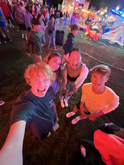 stranger things vibes carnival photo 0.5 fun summer aesthetic photo Carnival Night Aesthetic, Summer Camp Aesthetic, Divorce And Kids, Stranger Things Aesthetic, Summer Plans, Summer Goals, Summer 3, Friend Goals, Summer Feeling