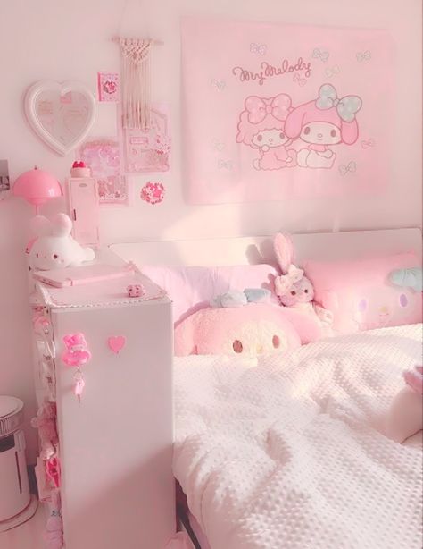 Cute Room Inspo Pink, Cute Bedroom Ideas Pink, Cute Pink Room Aesthetic, Sanrio Themed Room, Pink Themed Bedroom, My Melody Bedroom, Melody Bedroom, Pastel Pink Bedroom, Kawaii Bed