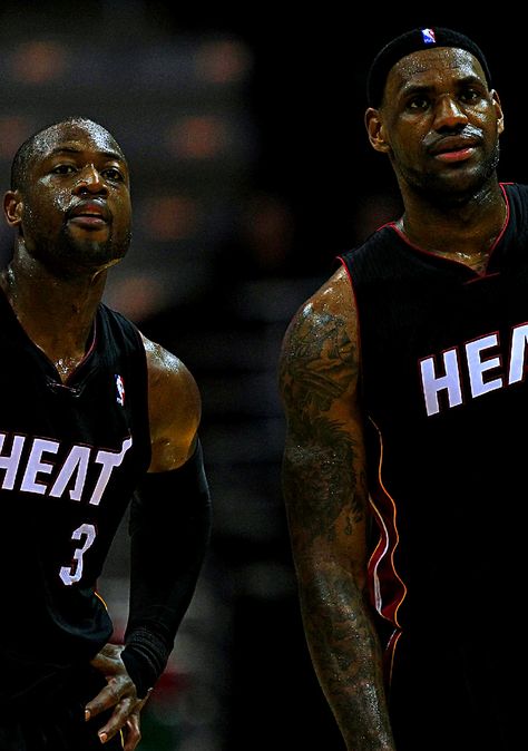 Dwyane Wade & LeBron James Wade Lebron, Lebron James Dwyane Wade, Lebron James Miami, Basketball Inspiration, Lebron James Miami Heat, Dwayne Wade, Ball Workout, The New Batman, I Love Basketball