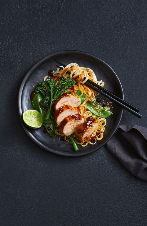 Pasta And Steak Plating, Dinner Food Photography, Steak Photography, Broccolini Recipe, Dark Food, Healthy Pork, South East Asian, Dark Food Photography, Pork Stir Fry