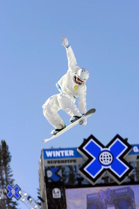 Snowboarding Olympics, Snowboarding Photography, Competition Games, Circus Animals, Snow Bunnies, X Games, Iphone Wallpaper Pattern, Winter Games, Skiing & Snowboarding