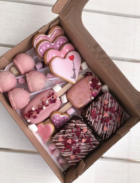 Baked Valentines Day Gifts, Mini Cake Treat Boxes, Valentine Chocolate Box Ideas, Valentines Food Gift Ideas, Valentine’s Day Nail Design Ideas, Valentines Cookie Gift Box Ideas, Valentine Sweets Box Ideas, Valentine’s Treat Box Ideas, Valentines Chocolate Box Ideas