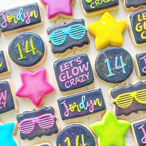 Glow In The Dark Cookies Decorated, Glow Cookies Decorated, Disco Decorated Cookies, Neon Party Cookies, Neon Sugar Cookies, Neon Cookies Decorated, Glow In The Dark Cookies, Glow Party Cookies, Glow Cookies