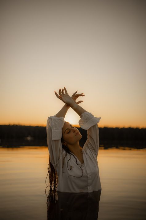 Rain Lake Photoshoot, Water Photoshoot Poses, Water Dance Photoshoot, Model Water Photography, Poses In Water Photo Ideas, Photoshoot Lake Ideas, Chair In The Water Photoshoot, Photoshoot In Water Ideas, Creative Water Photoshoot Ideas