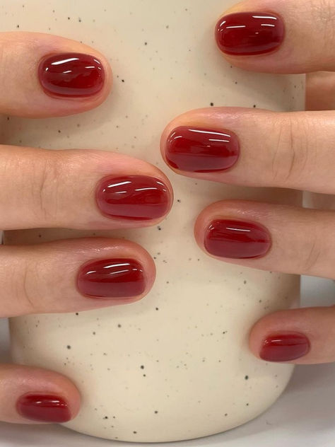 winter Korean nails: Burgundy jelly nails Oval Nails Designs Short, Japanese Red Nails, Thick Gel Nails, Red Gel Nails Designs Classy, Soft Short Nails, Simple Japanese Nails, Gelly Nail Designs, Laufey Nails, Nails Design Korean