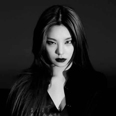 Yeji Dark Icons, Cute Fashion Korean, Yeji Dark, Creepy Cute Aesthetic, Aesthetic Emo, Yeji Icons, Icons Cute, Art Kawaii, Kawaii Core