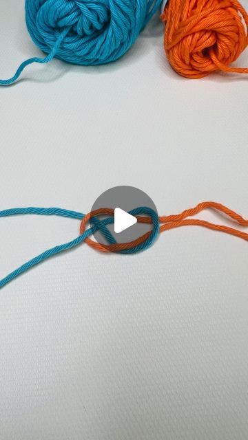 Crochet Yarn Join, How To Join Threads In Crochet, Tie Off Crochet Ends, Magic Knot For Joining Yarn, Weavers Knot, Lizard Crochet, Yarn Knots, Joining Yarn Crochet, Join Yarn