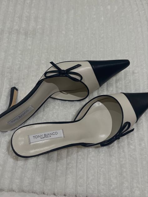 tony bianco black and white bow heels Chanel Aesthetic Clothes, Formal Shoes Aesthetic, Kitten Heels Aesthetic, Summer Date Night Outfit, White Baby Tee, Y2k Beach, Outfit Date Night, Low Rise Skirt, Outfit Night Out