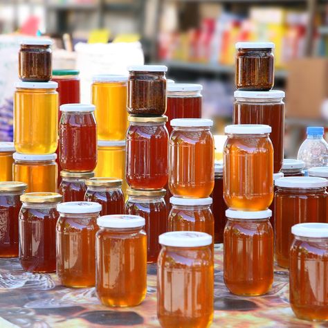 8 Types of Honey (and Where to Get Them) Honey Facts, Fake Honey, Honey Bees Keeping, Heathy Snack, Honey And Clover, Types Of Honey, Aesthetic Health, Tattoo Health, Acacia Honey