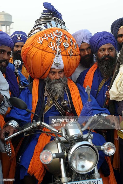 An Indian Sikh Nihang (a traditional Sikh religious warrior) Baba 'Avtar' Singh wears an oversized 325 metre-long traditional turban as he sits on a motor cycle during the 'Fateh Divas' celebration in Amritsar on November 6, 2010. The celebration of the return of Sikhism's sixth Guru Hargobind from detention in Gwalior Fort is known as Bandi Chhorh Divas, which marks the day Guru Hargobind had agreed to his release on the condition that fifty-two detained vassal kings be released. Converse Wallpaper, Gwalior Fort, Punjab Culture, Guru Hargobind, Baba Deep Singh Ji, Metaphysical Art, Punjabi Culture, Guru Pics, Ancient Warfare