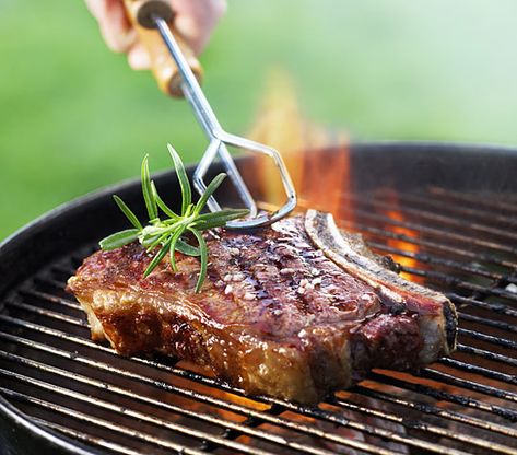 Grilling Tips, Steak Marinades, Resep Steak, Grilling The Perfect Steak, Doner Kebab, Grilled Steak Recipes, Perfect Steak, Steak Marinade, Best Steak