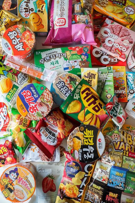 Korean Food Products, Korean Snacks Products, 711 Snacks, Noodle Branding, Savory Noodles, Korea Snack, Snacks Korean, Junk Food Snacks Aesthetic, Korean Sweets