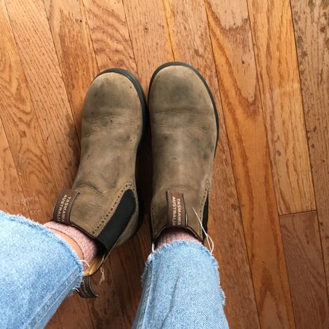 Blundstones Aesthetic, Blundstone Aesthetic, Blundstone Outfit, Beachy Preppy, College Closet, Blundstone Boots, Fall 24, Vintage Football, Funky Fashion